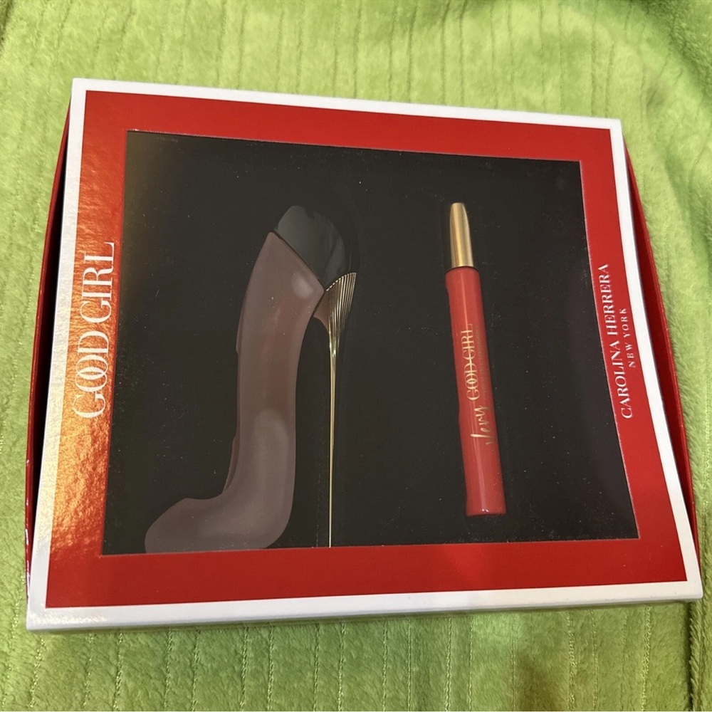 Carolina Herrera Very Good Girl EDP Roll On & Hair Mist,New